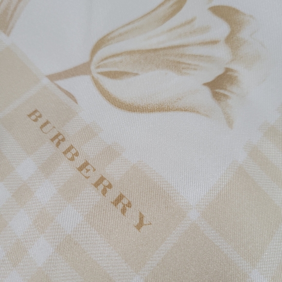 BURBERRY MINI SCARF 100% SILK - Picture 6 of 8